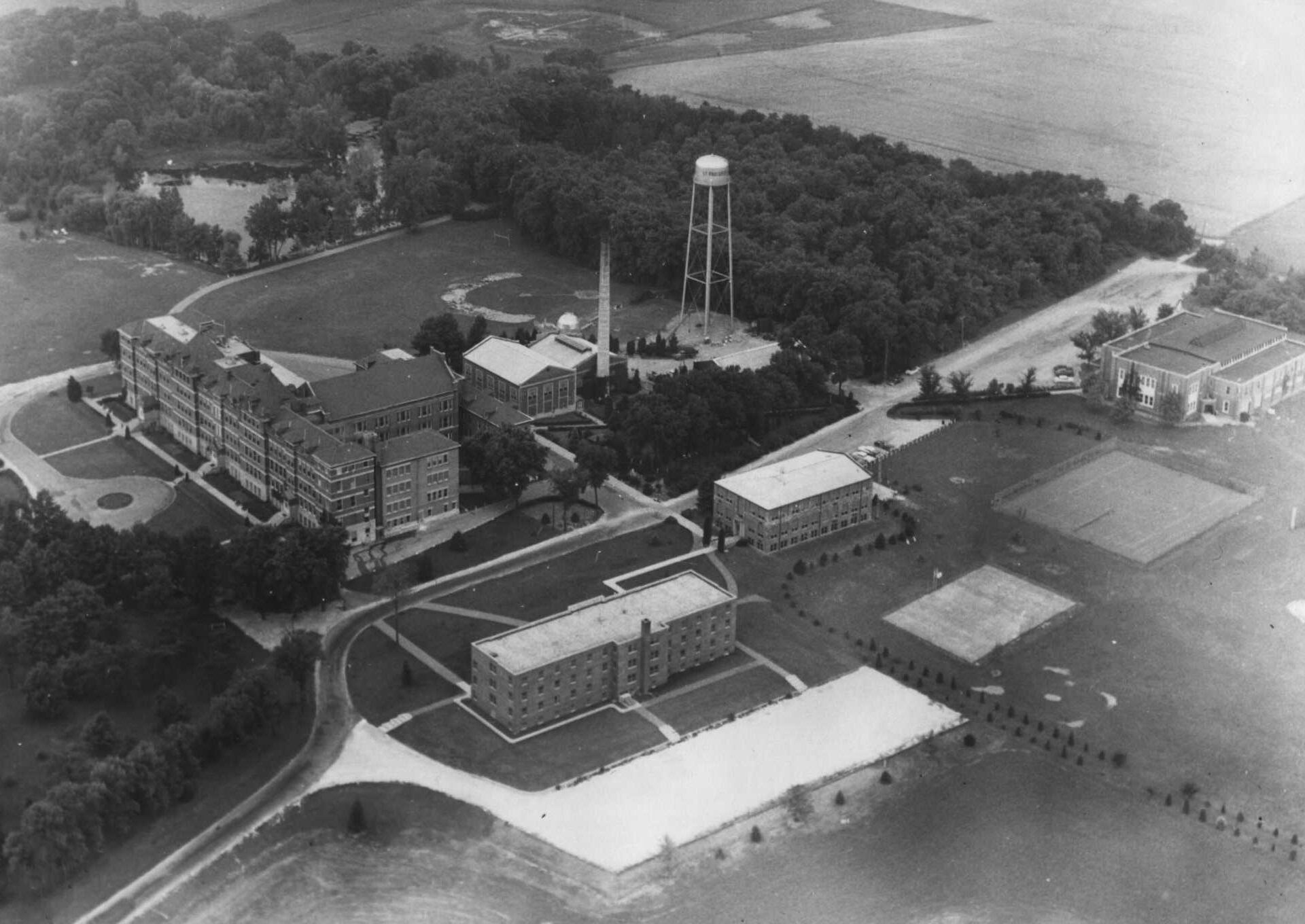 Historical ariel photo of Lisle campus