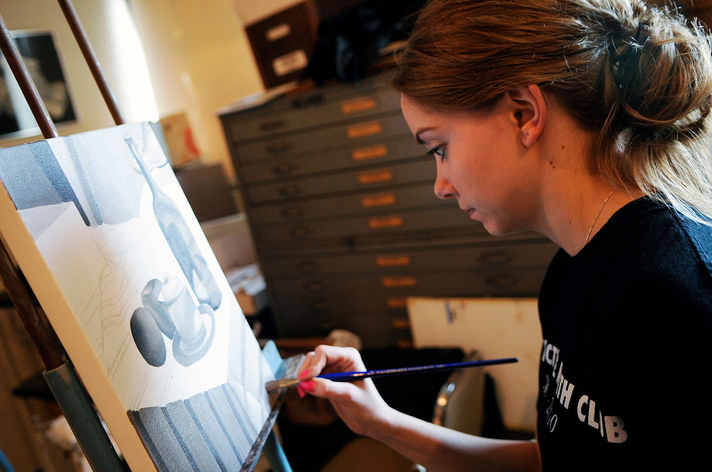 student painting