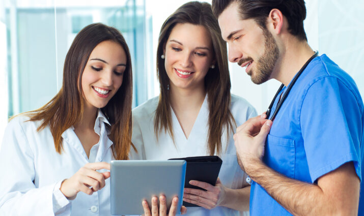 pre-medicine, young doctors discussing case