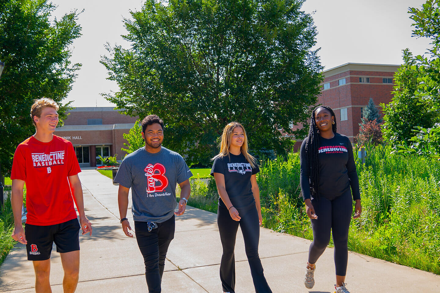 BenU students walking on Lisle quad