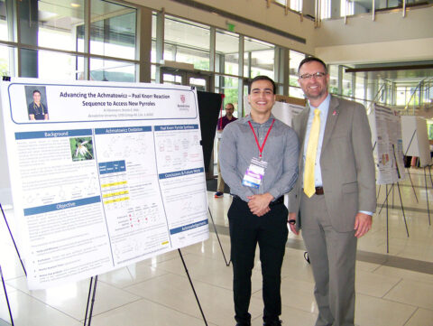 2023 NSSRP Student researcher presents poster to Dr. Foy